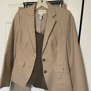 Women’s Banana Republic tan suit